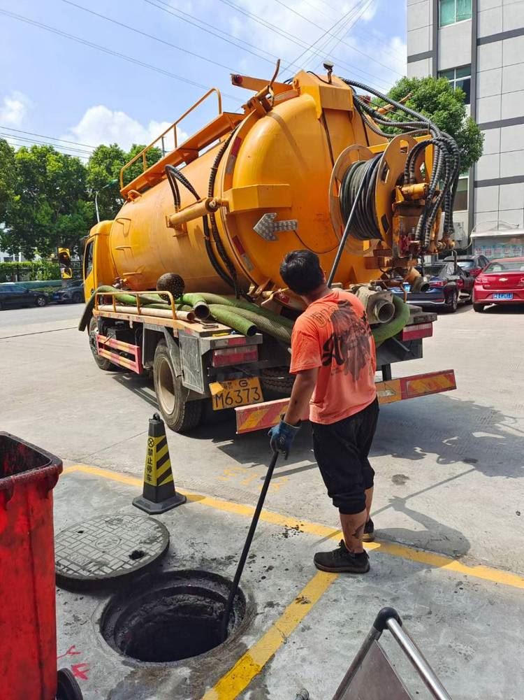 附近下水道疏通,雨水管疏通,下水道、本地雨水管疏通及外墙管道安装维修
